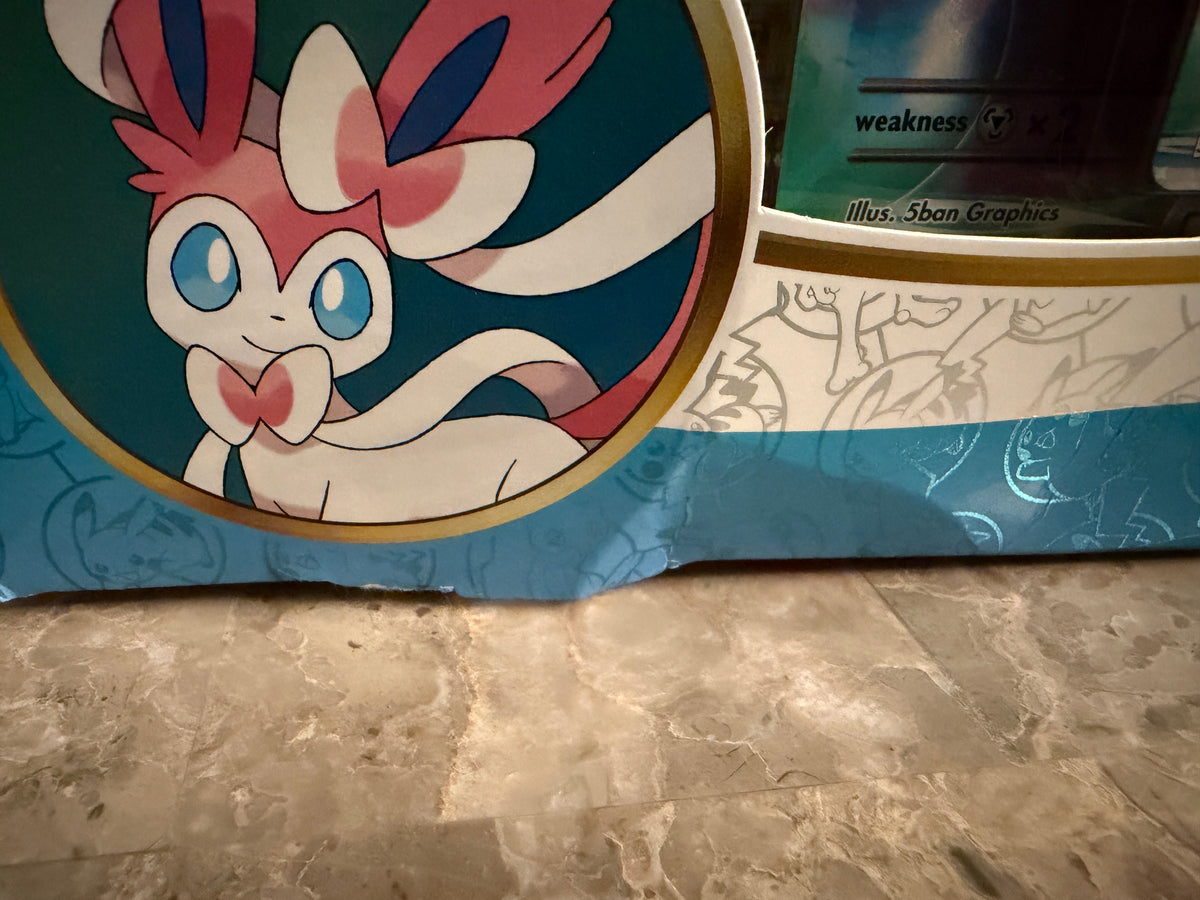 Pokémon TCG: 30th Celebration – Sylveon ex Box - Light Box Damage