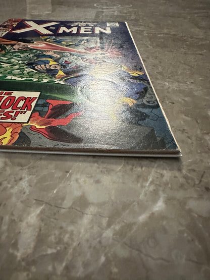 X-Men #30 FN- 5.5 (1967 Marvel Comics) - Nice looking copy for grade
