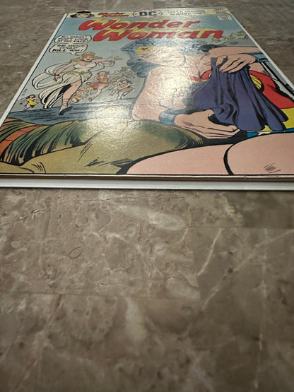 Wonder Woman #223 VF 8.0 (DC Comics 1976)