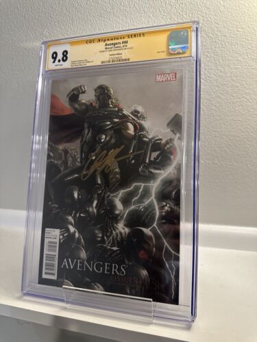 Avengers #44 CGC 9.8 SS Chris Hemsworth (2015 Marvel) - RI Likeness Cover