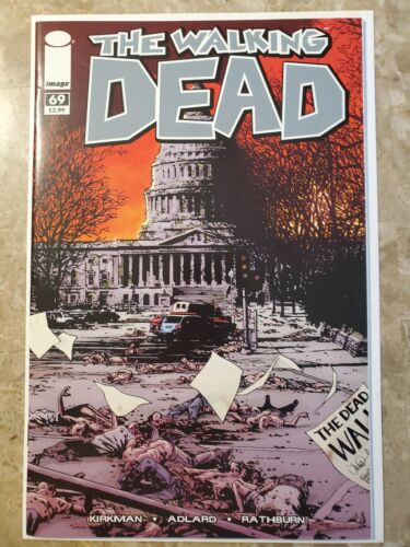 WALKING DEAD #69 ROBERT KIRKMAN  (IMAGE COMICS 2010) VF/NM